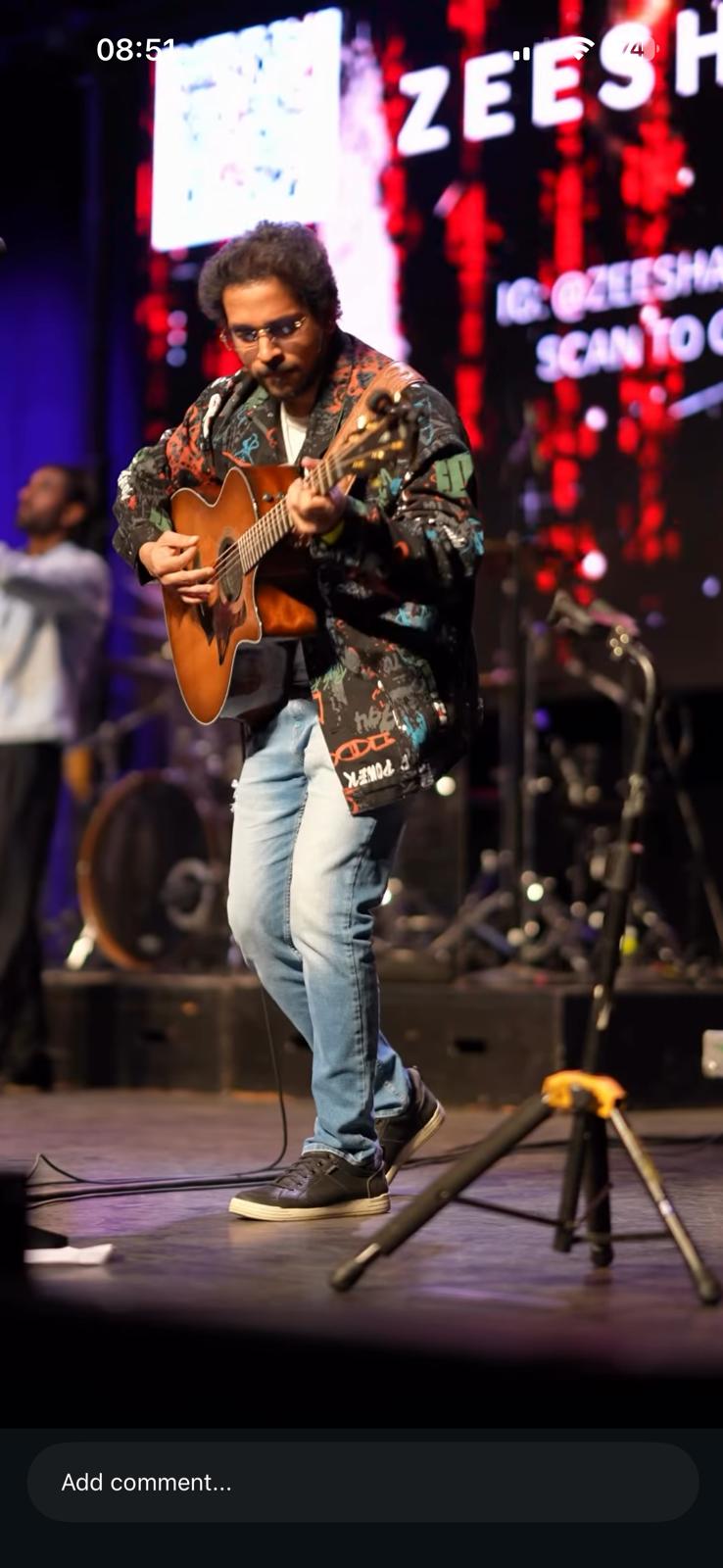 Glen Fernandez performing live