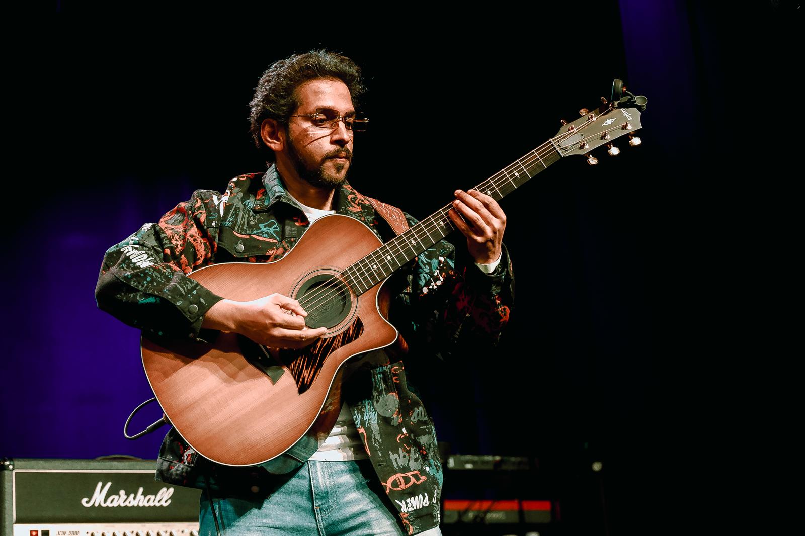 Glen Fernandez live performance